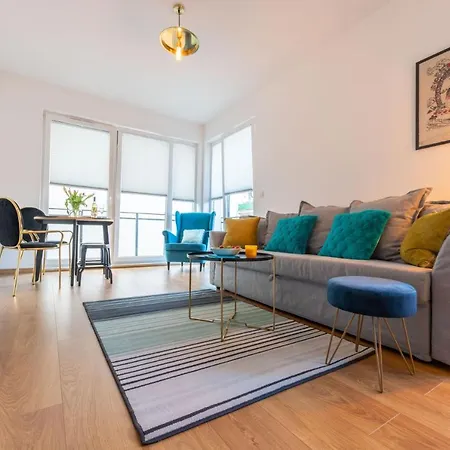 Stylish 3city With Parking In By Renters