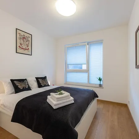 Stylish 3city With Parking In By Renters