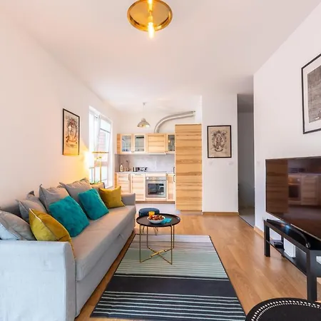 Stylish 3city With Parking In By Renters Apartment *